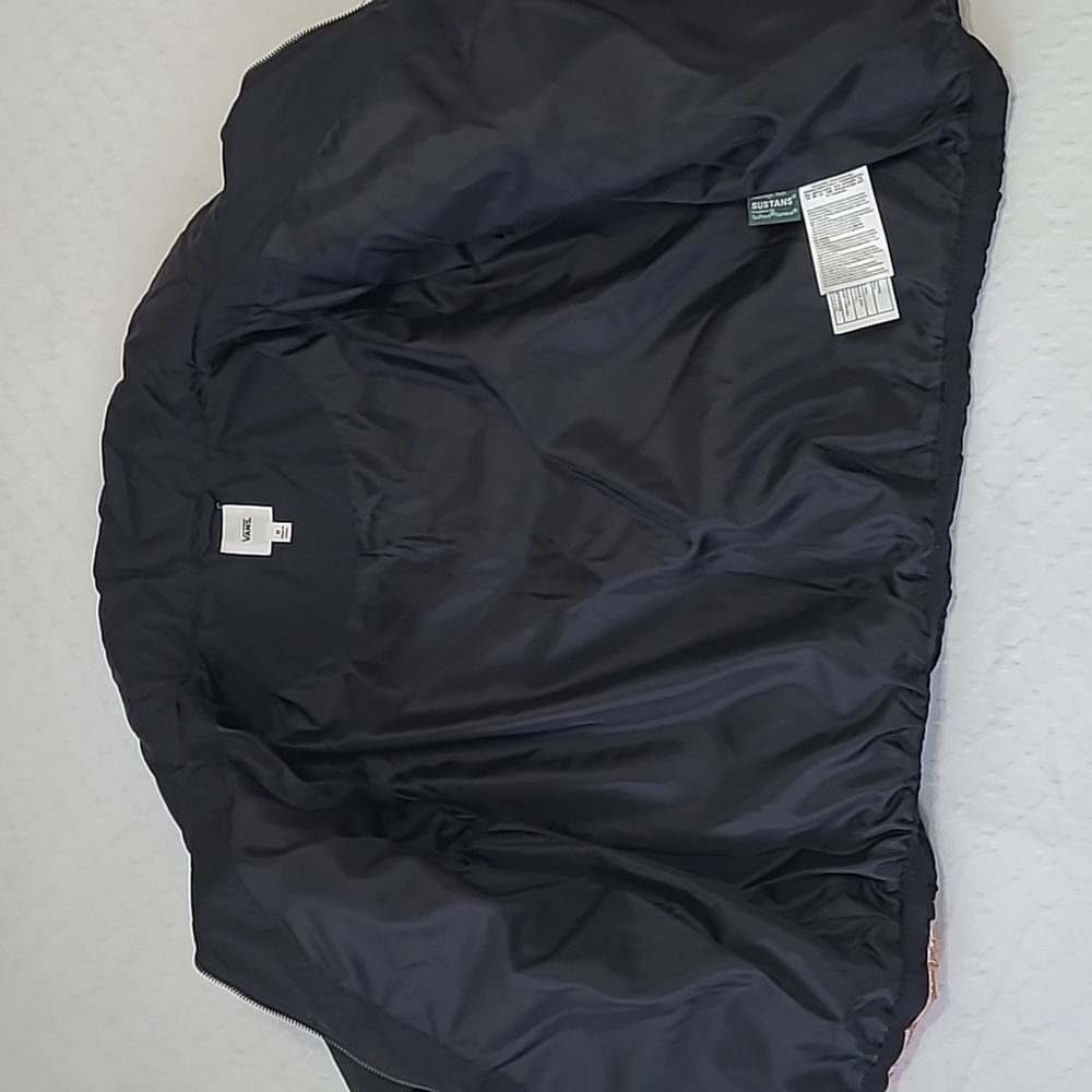 ๐๏ธ Vans 'Foundry' Metallic Puffer Jacket - Picture 4 of 8
